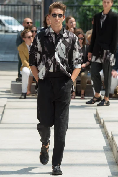 Look 17